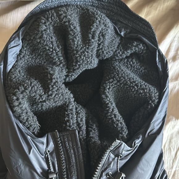 (Sold!!) UGG Brayden Puffer Jacket size XXL. Like new. 10/10 - Picture 7 of 7